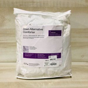 Room Essentials Down Alternative Comforter White S